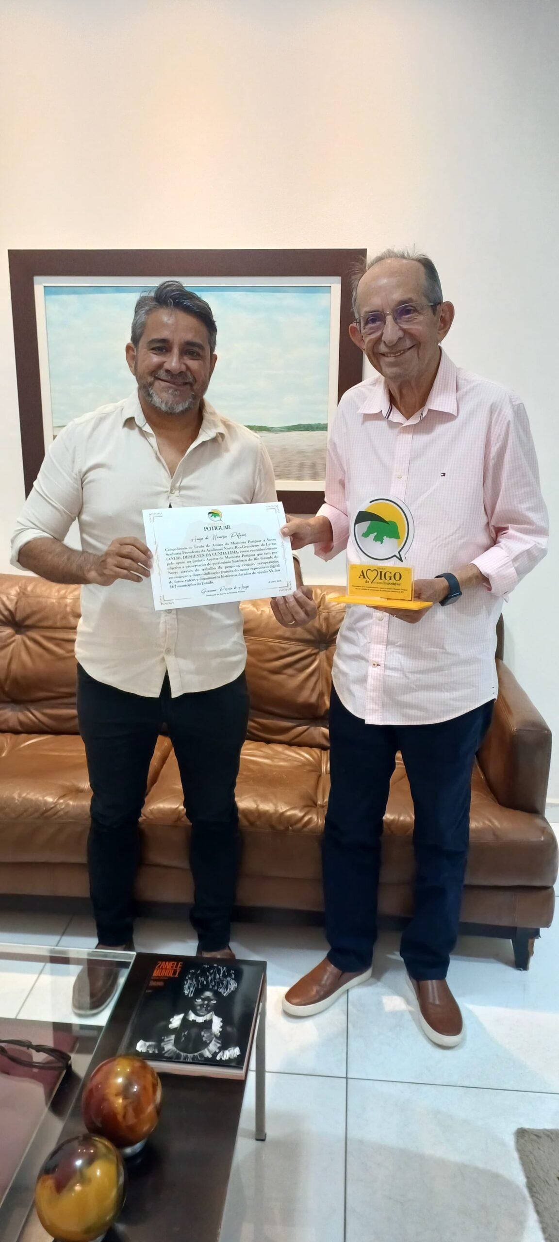 No momento, você está visualizando Diogenes da Cunha Lima, presidente da Academia Norte-rio-grandense de Letras, recebe título Amigo da Memória Potiguar