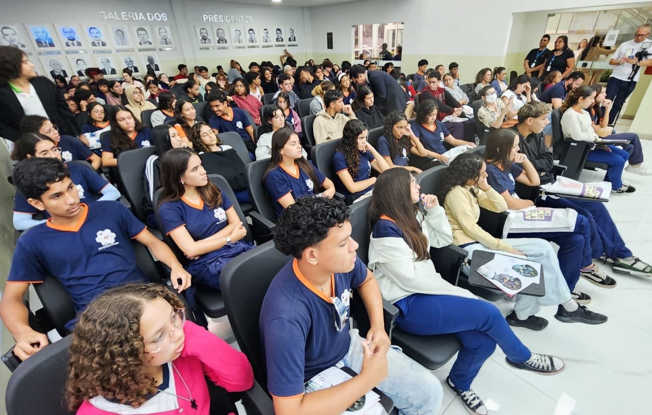 Leia mais sobre o artigo Audiência em Parnamirim debate hiperconectividade e reforça campanha da ALRN