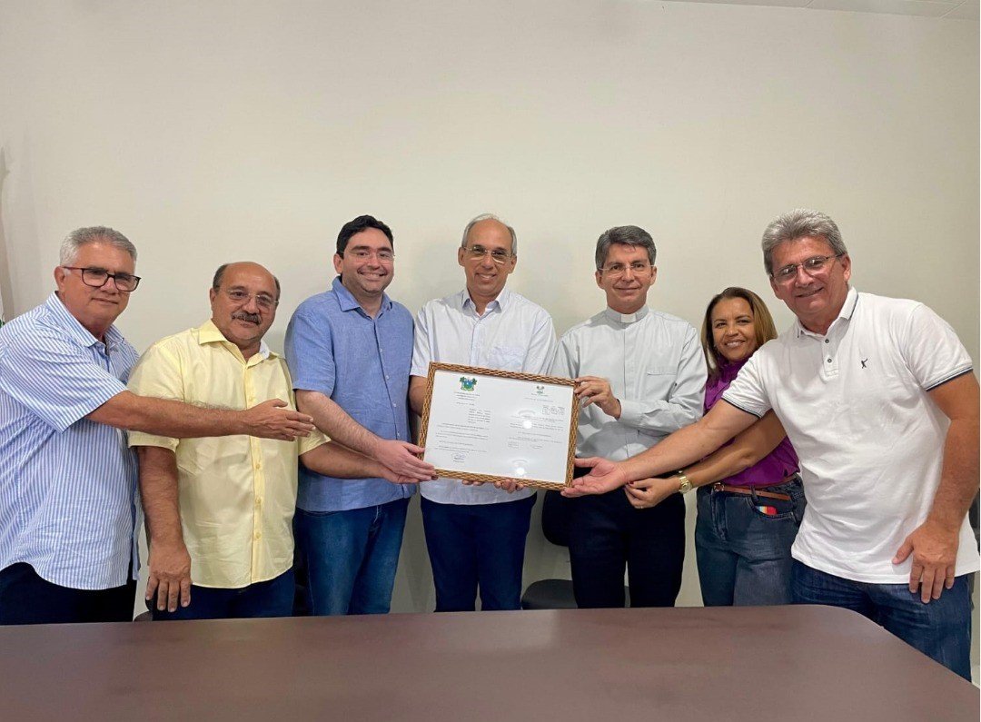 Leia mais sobre o artigo ACARI: Deputado Adjuto Dias visita Acari e entrega lei que reconhece a festa de Nossa Senhora da Guia como patrimônio imaterial do RN