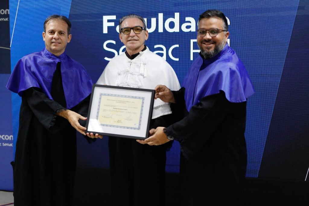 Leia mais sobre o artigo Presidente do Sistema Fecomércio RN recebe título de chanceler da Faculdade Senac
