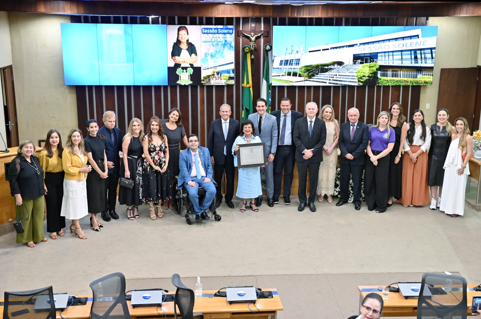 Leia mais sobre o artigo Luiza Trajano recebe título de cidadã potiguar e promete empregos no RN