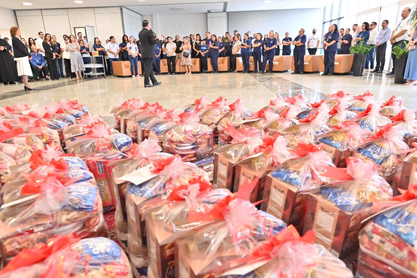 Leia mais sobre o artigo Assembleia Legislativa do RN entrega cestas natalinas a funcionários terceirizados