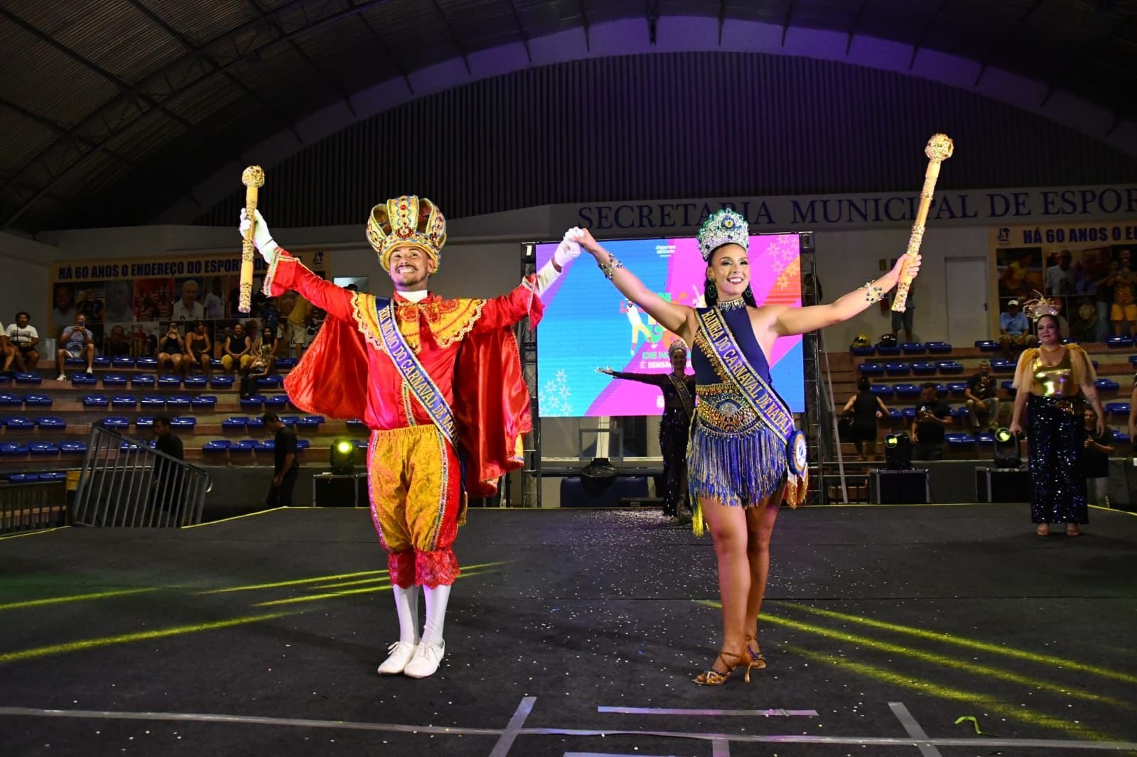 No momento, você está visualizando Natal escolhe Rei Momo e Rainha do Carnaval 2026 em noite de festa, alegria e tradição