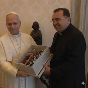 Leia mais sobre o artigo Kit de Padre João Maria é entregue ao Papa Leão XIV com menção ao processo de beatificação